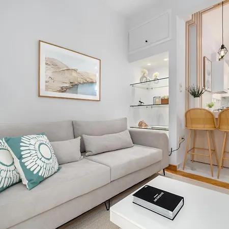 Unique Koukaki Three Bedroom Apartment *