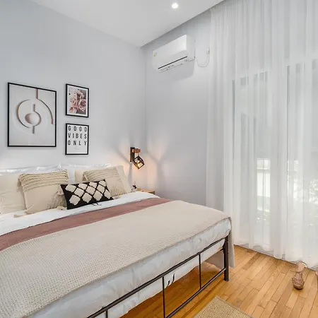 Apartment Unique Koukaki Three Bedroom *