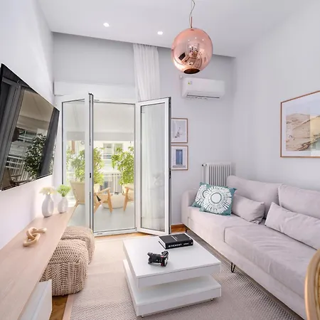 Unique Koukaki Three Bedroom Apartment *